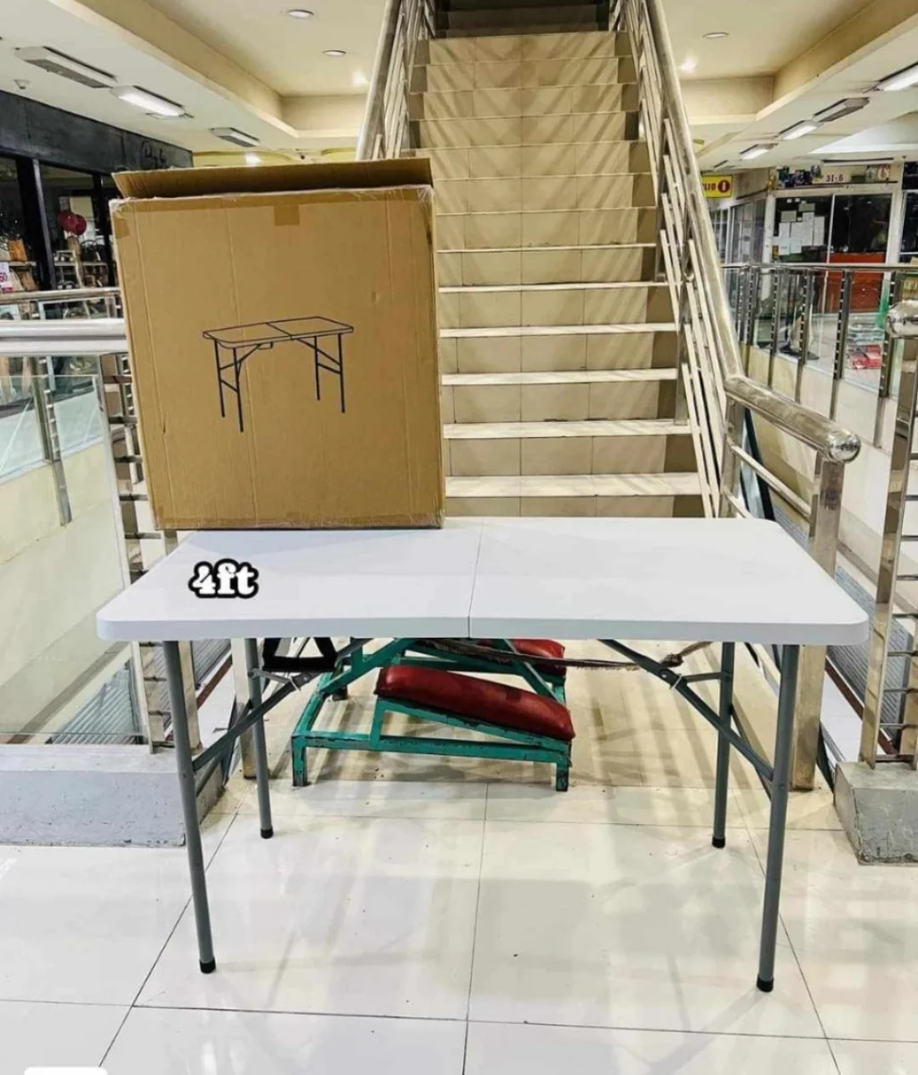 1.2m Strong Foldable Table for Camping, Picnics, Outdoors, Weddings Banquet, Foldable White Outdoor Camping Folding Plastic Garden Table